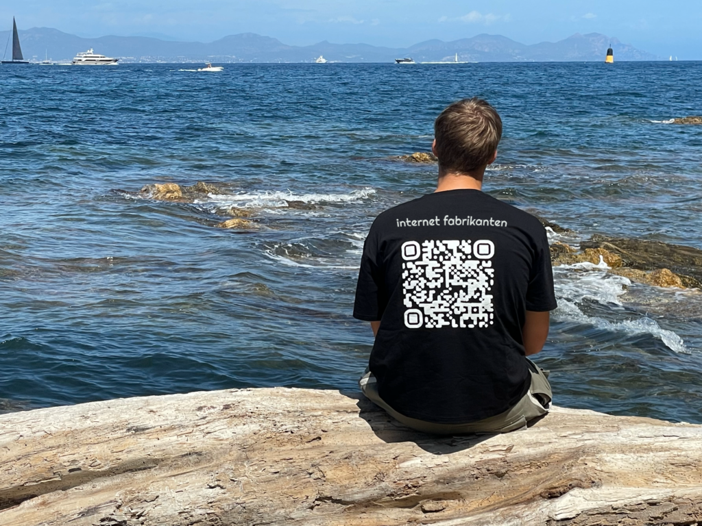 QR Code Werbung auf dem T-Shirt